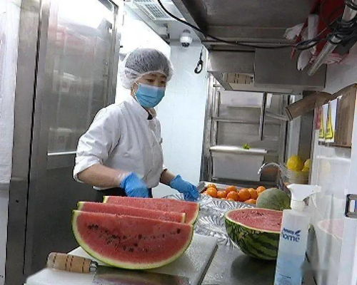 食品藥品監(jiān)管視窗 大瀝開(kāi)展餐飲企業(yè)疫情防控專(zhuān)項(xiàng)檢查 筑牢餐飲管理安全防線